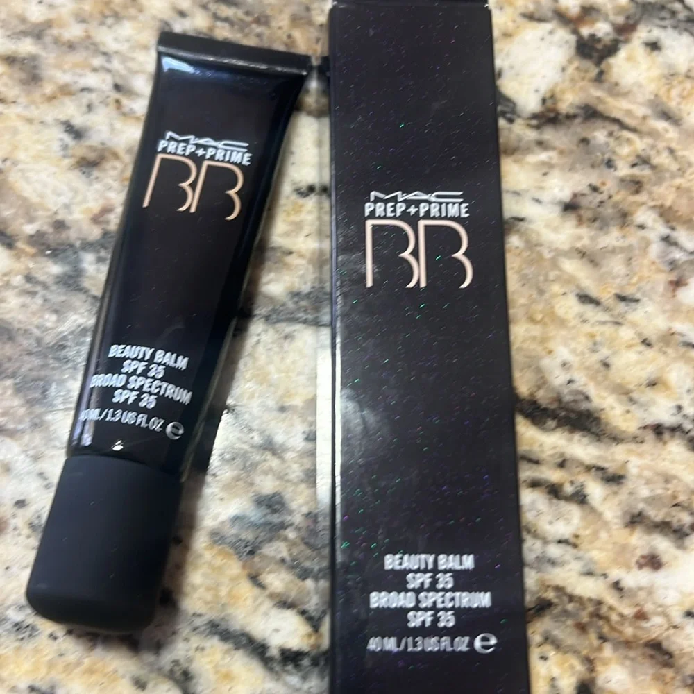 💕🌙Rare! Mac Extra Light Beauty Balm SPF 35
